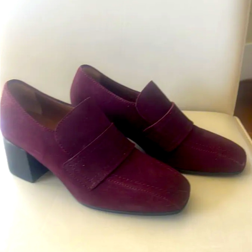 Aquatalia suede pump